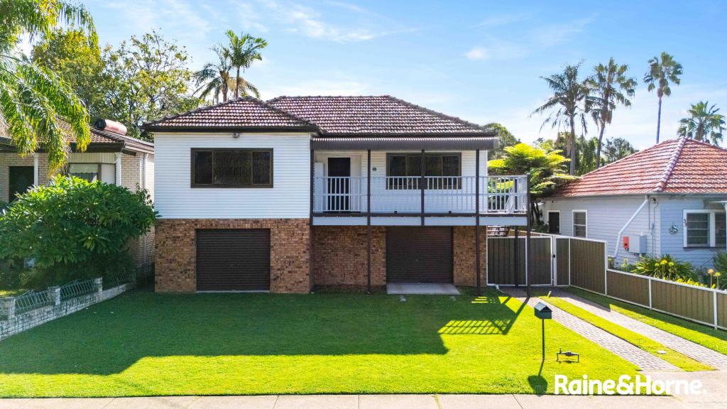 35 Waterside Cres, Carramar, NSW 2163