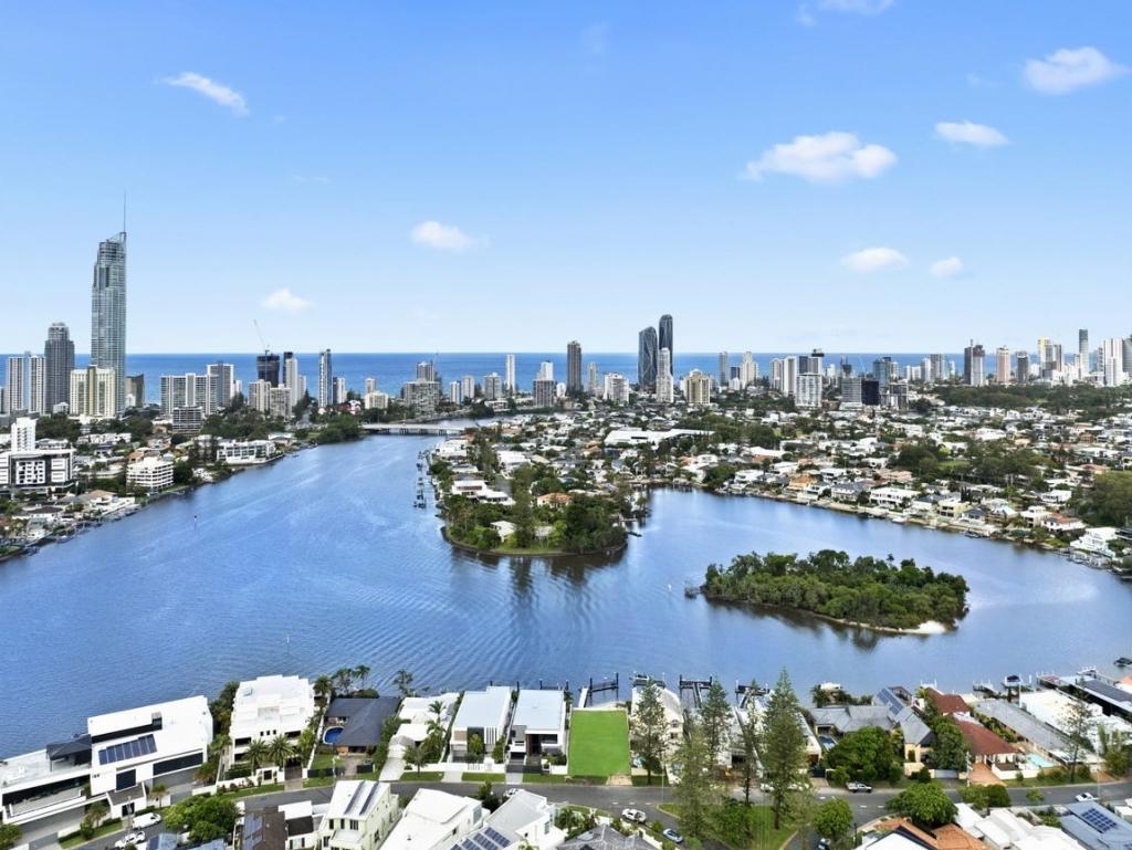 27 The Promenade, Isle Of Capri, QLD 4217