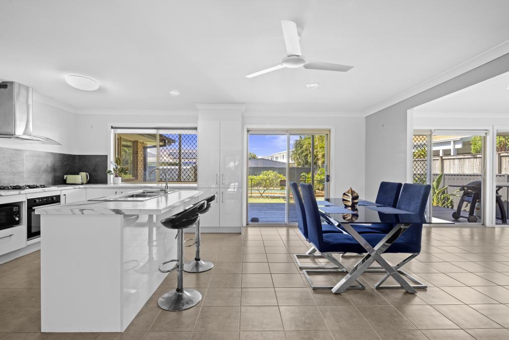 4 Yerrecoin Pl, Burleigh Waters, QLD 4220