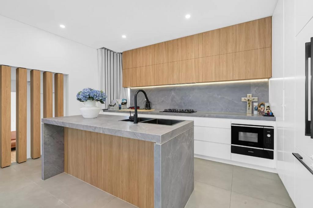 16b Queensbury Rd, Padstow Heights, NSW 2211