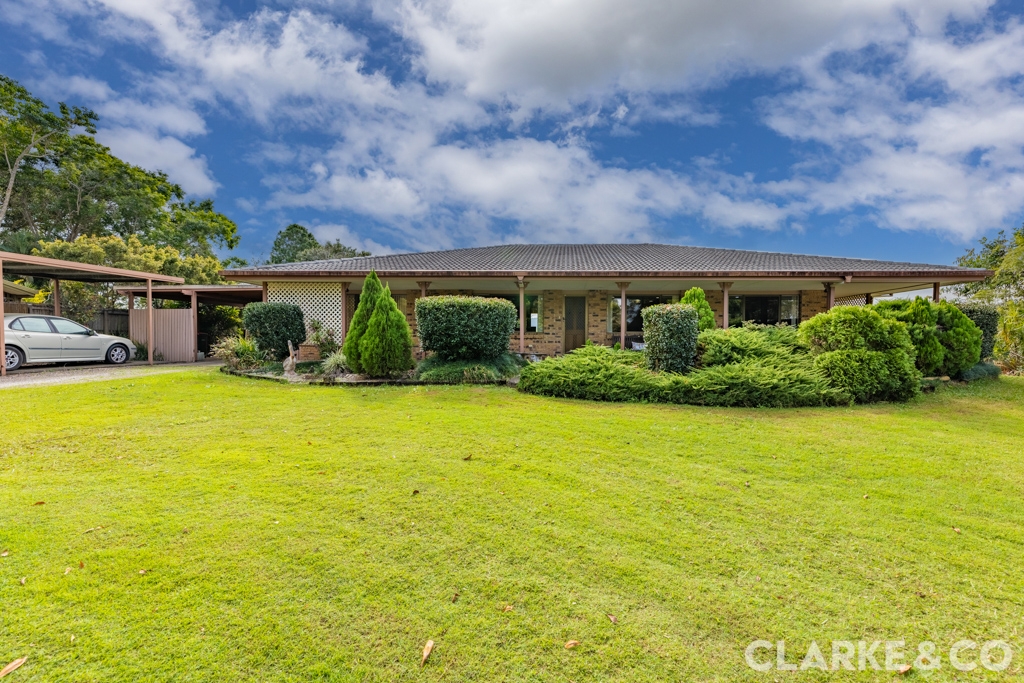 112 YEATES RD, BEERWAH, QLD 4519