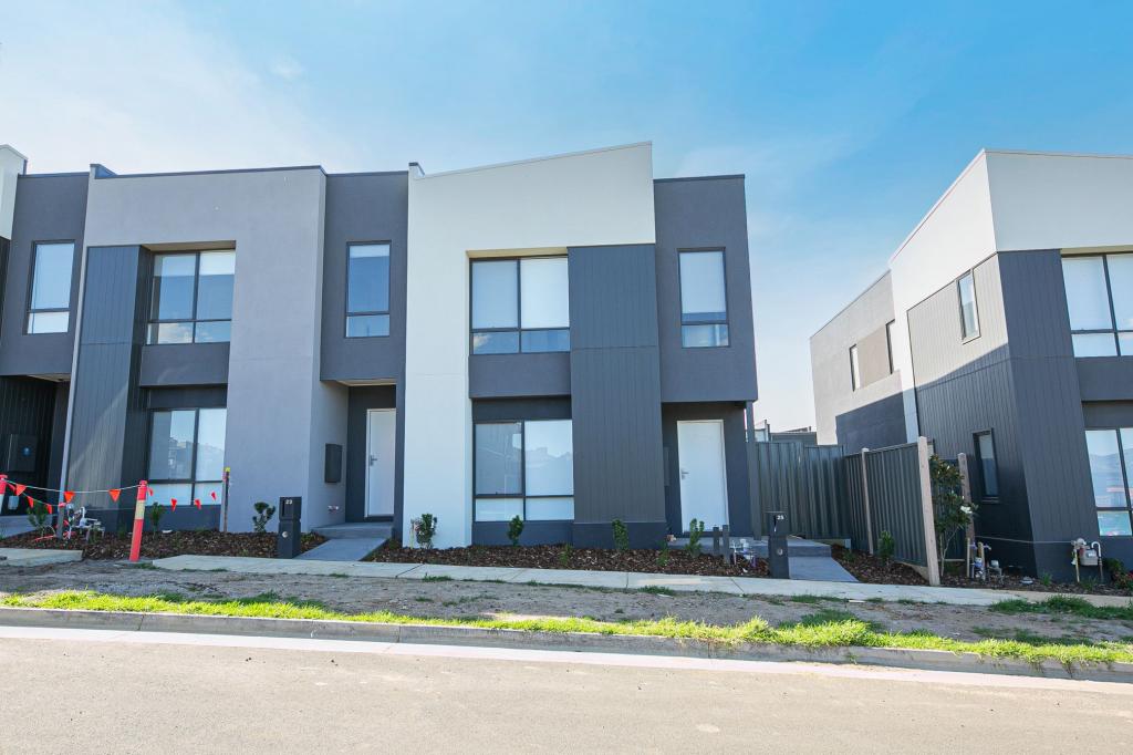 25 MASQUERADE RD, BERWICK, VIC 3806