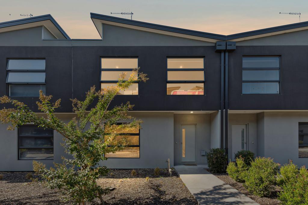 5 Roller Walk, Pakenham, VIC 3810