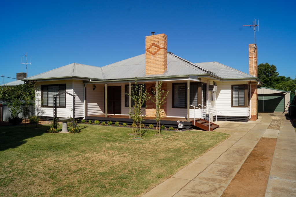 13 VICTORIA ST, NUMURKAH, VIC 3636