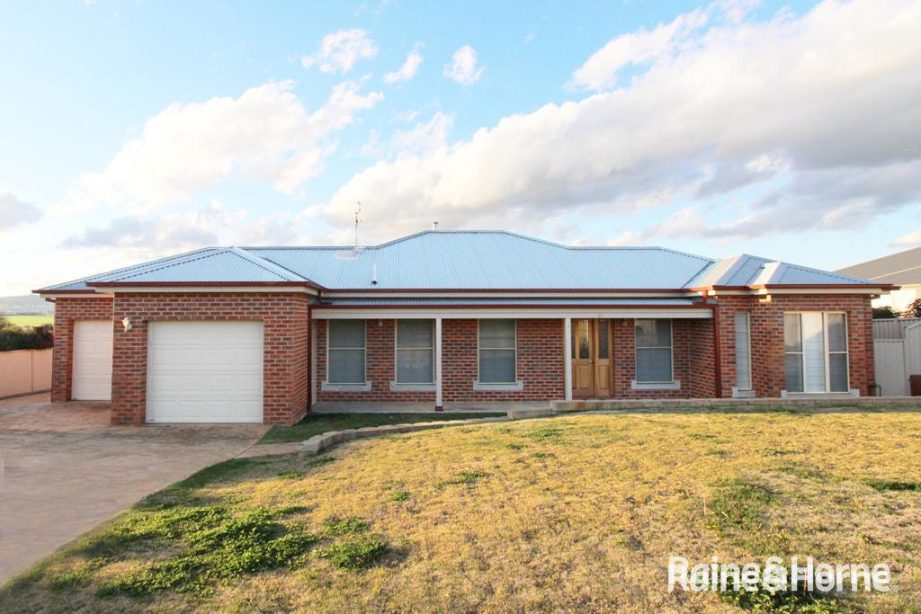 19 HOWARTH CL, LLANARTH, NSW 2795