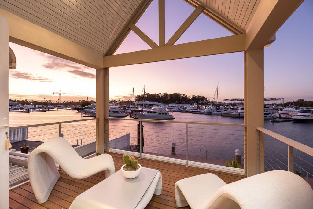 5652 Harbour Tce, Hope Island, QLD 4212