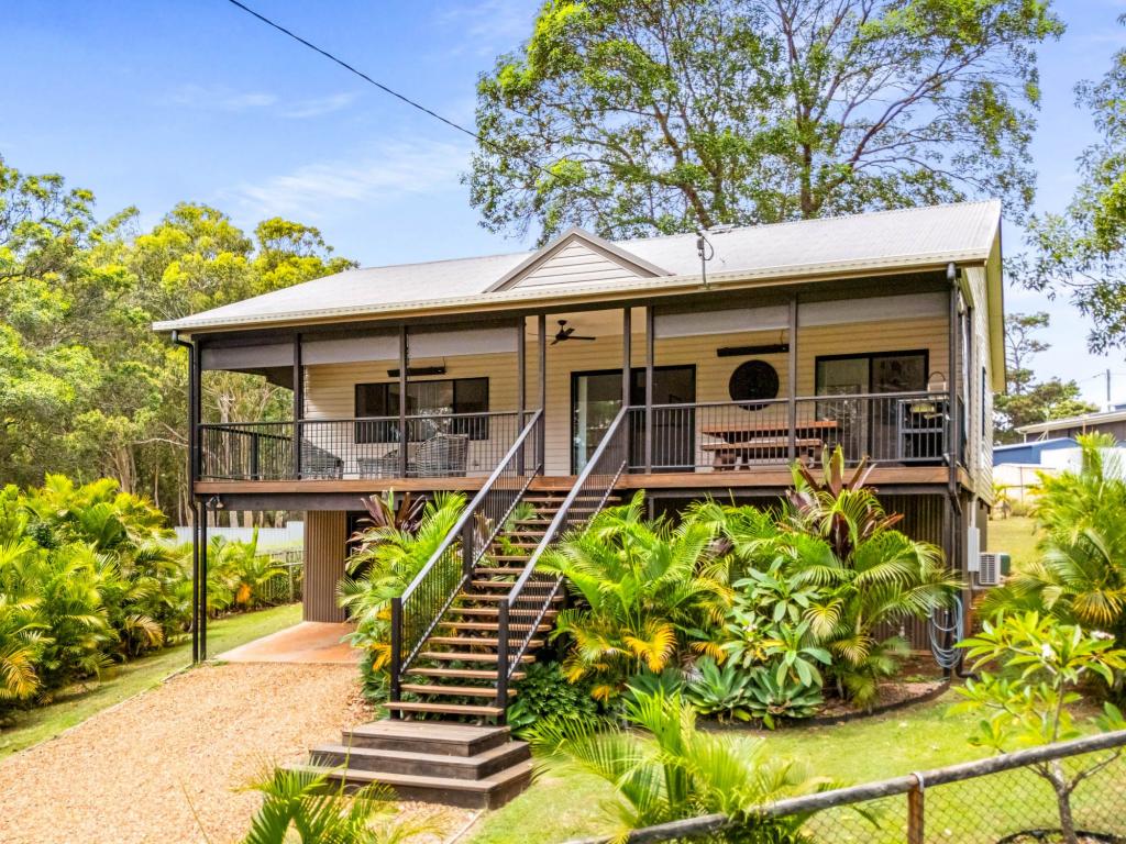 4 Autumn Ct, Russell Island, QLD 4184