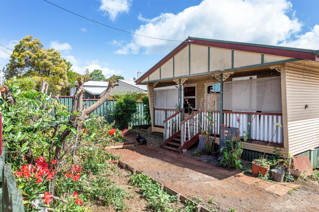 99 Perth St, South Toowoomba, QLD 4350