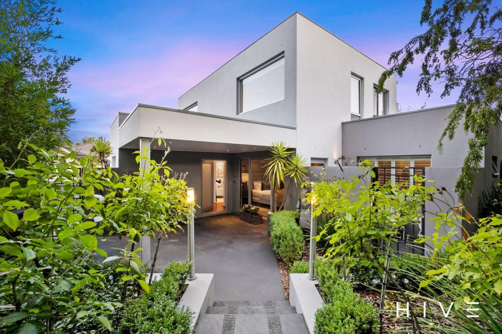 7 Macartney Cres, Deakin, ACT 2600