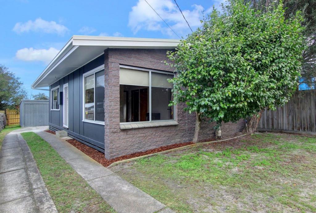 188 Eighth Ave, Rosebud, VIC 3939
