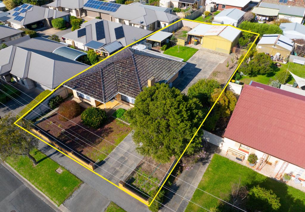 24 Leworthy St, Victor Harbor, SA 5211