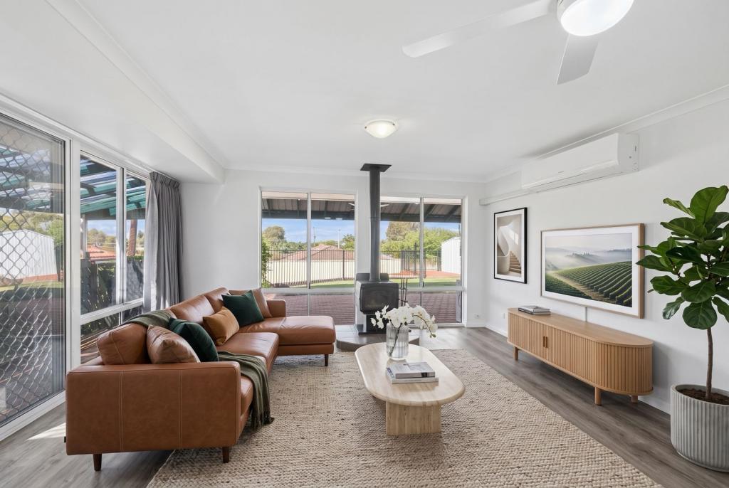 16 RONSARD PL, YANGEBUP, WA 6164