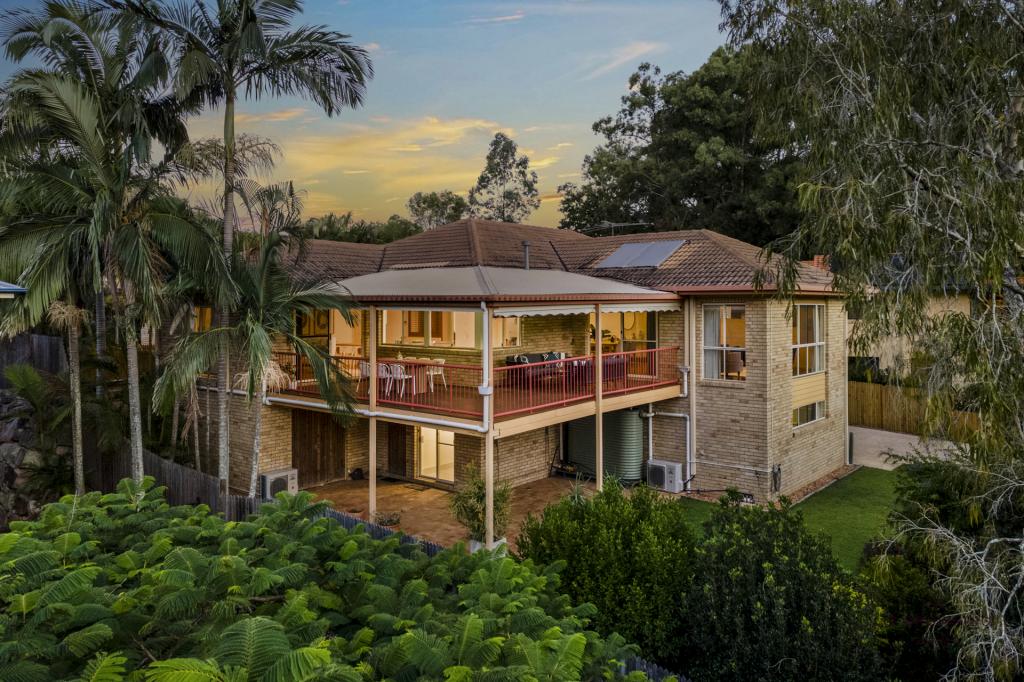 15 Satin Wood Pl, Chapel Hill, QLD 4069