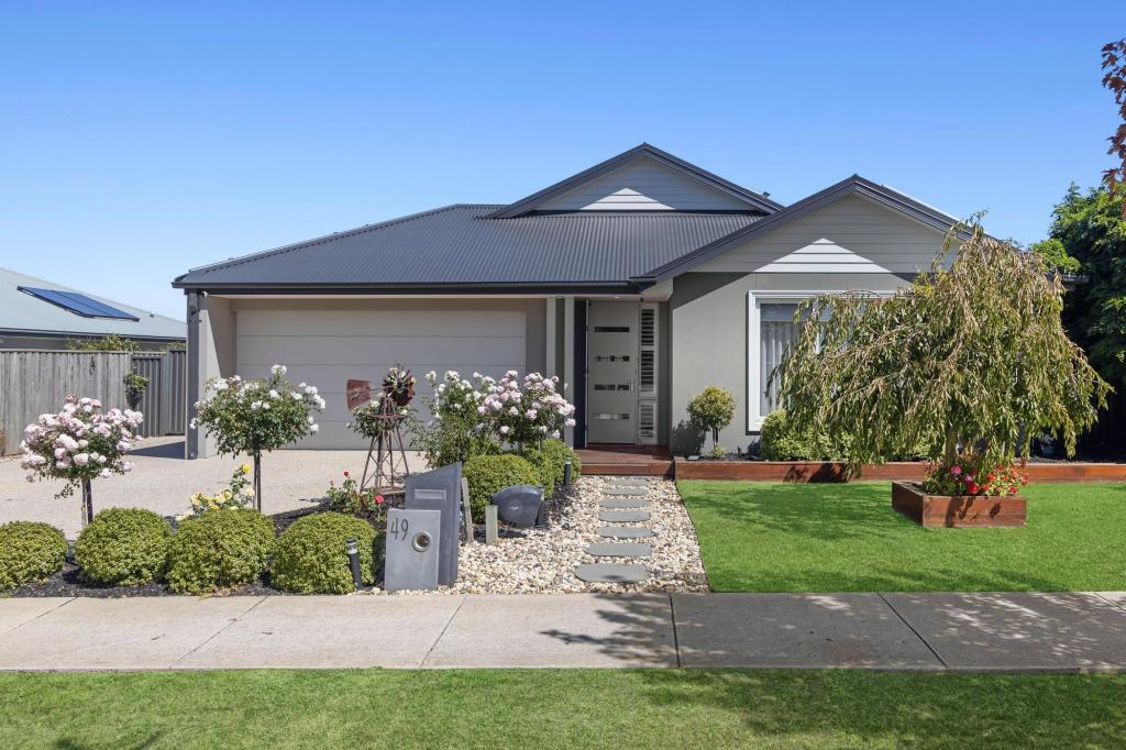 49 Greenfields Bvd, Romsey, VIC 3434