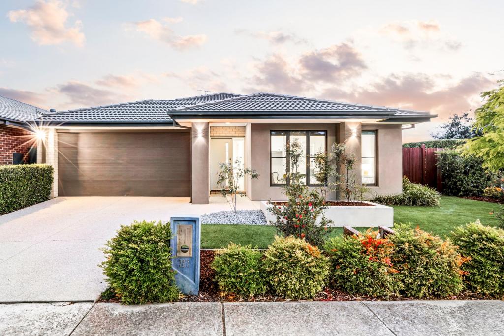 2213 Warralily Bvd, Armstrong Creek, VIC 3217