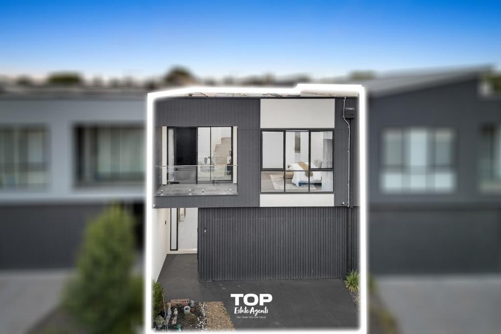 6 Savoy Gr, Cranbourne North, VIC 3977
