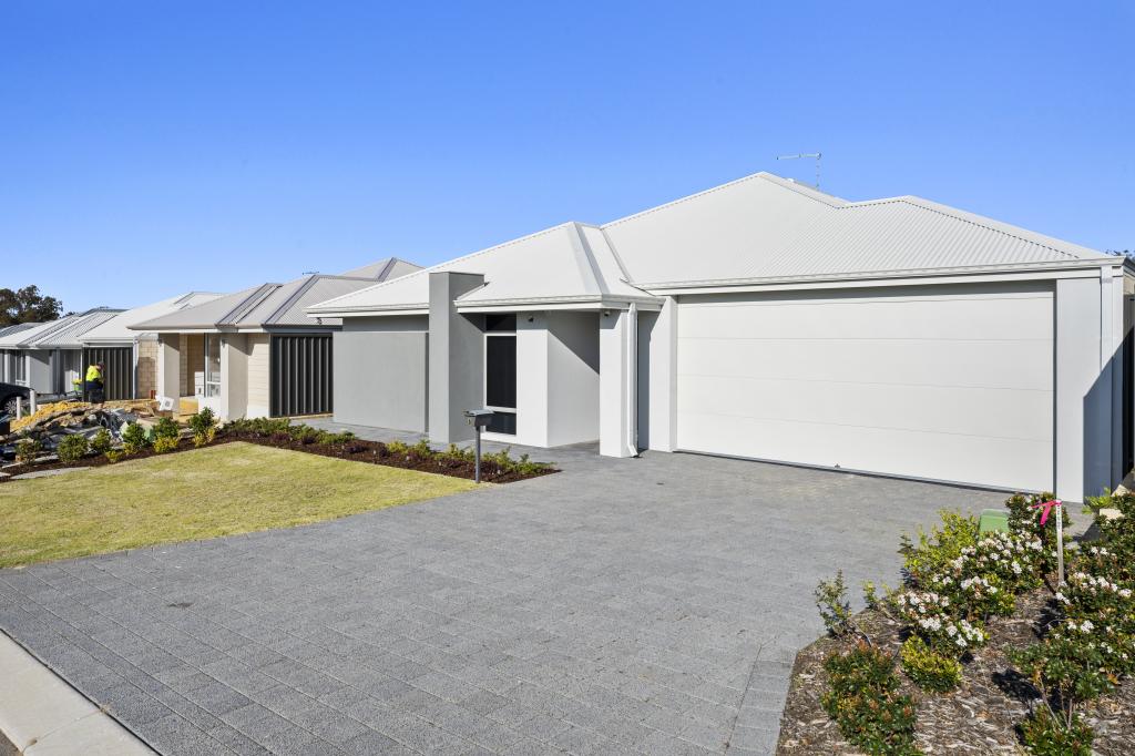 6 Koolbardi St, Halls Head, WA 6210