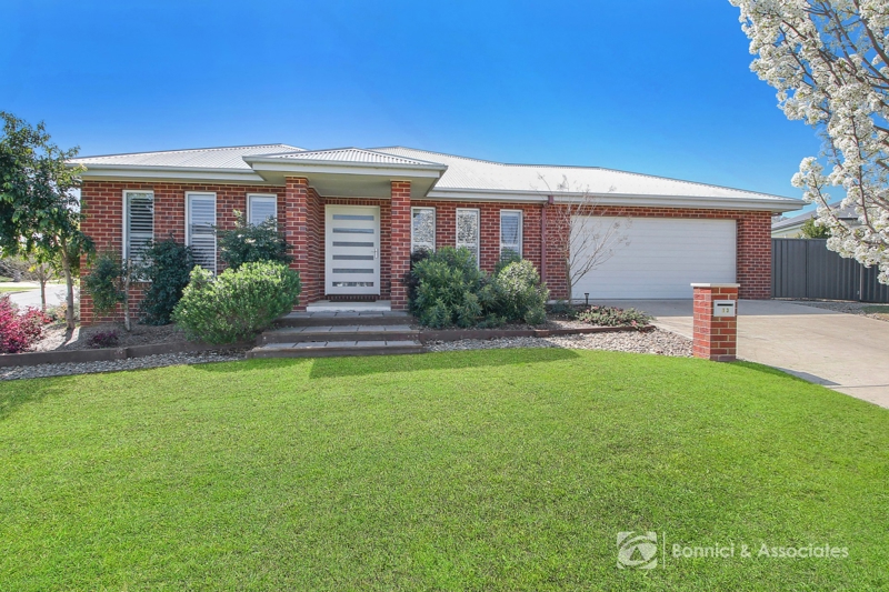 13 Gibson Bvd, Tangambalanga, VIC 3691