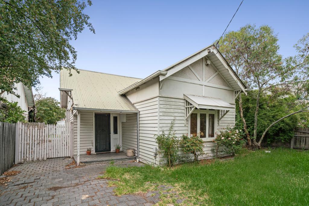 17 BLACKSHAWS RD, NEWPORT, VIC 3015