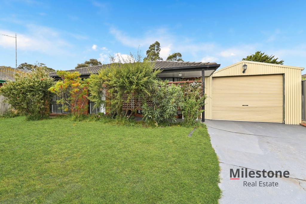 8 POMMEL ST, PAKENHAM, VIC 3810