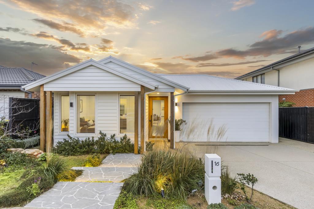 16 Whiteley St, Mount Duneed, VIC 3217