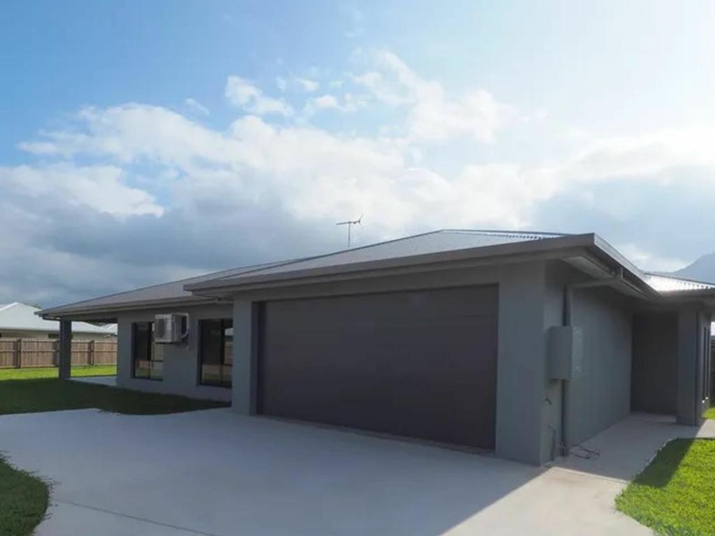 15 Tarantino Cres, White Rock, QLD 4868