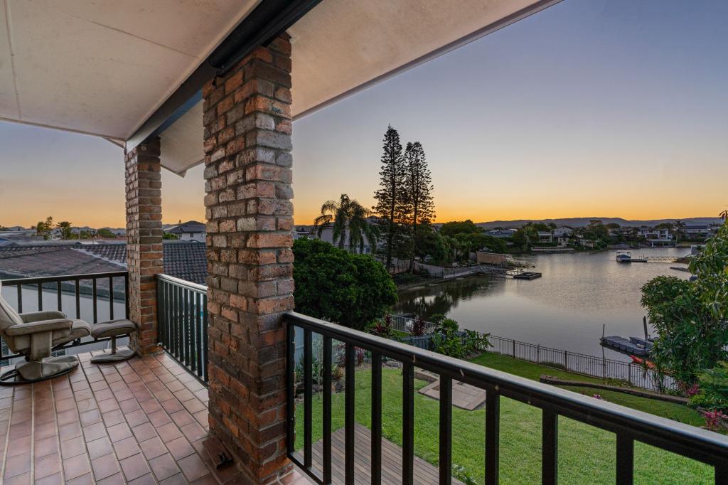 9 Village High Rd, Benowa, QLD 4217