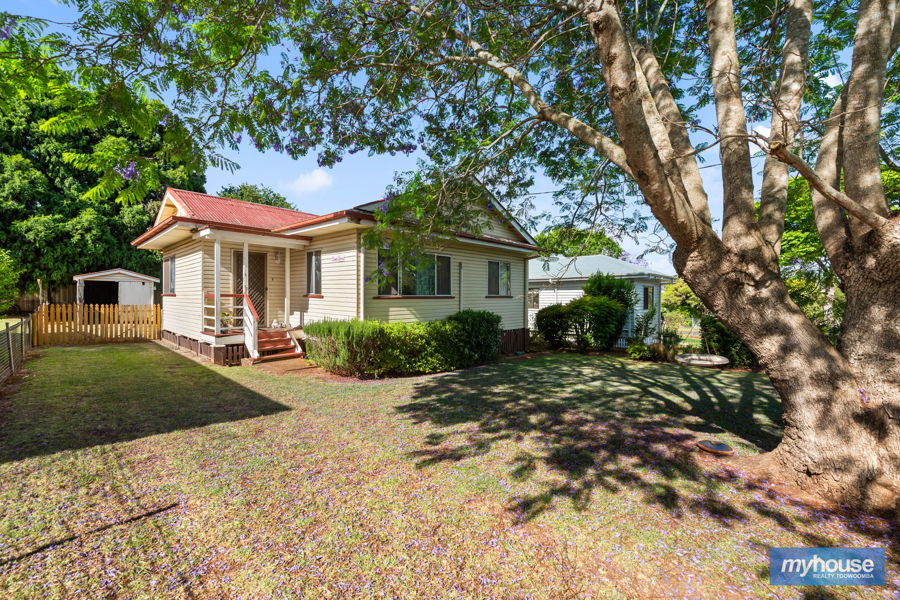 23 Elizabeth St, South Toowoomba, QLD 4350