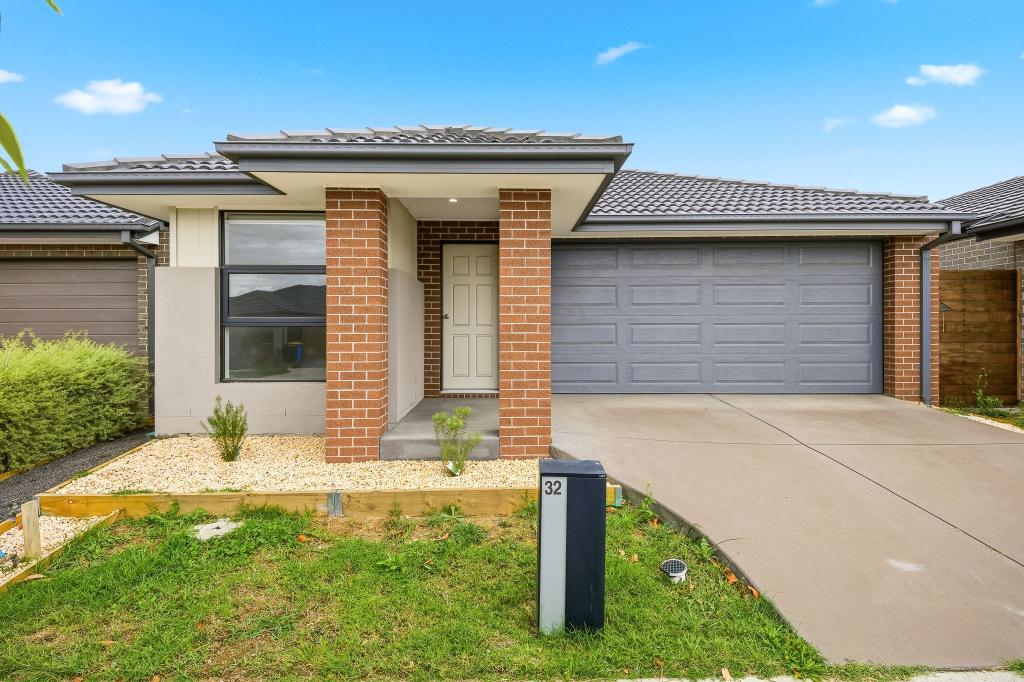 32 Ironstone St, Cranbourne East, VIC 3977