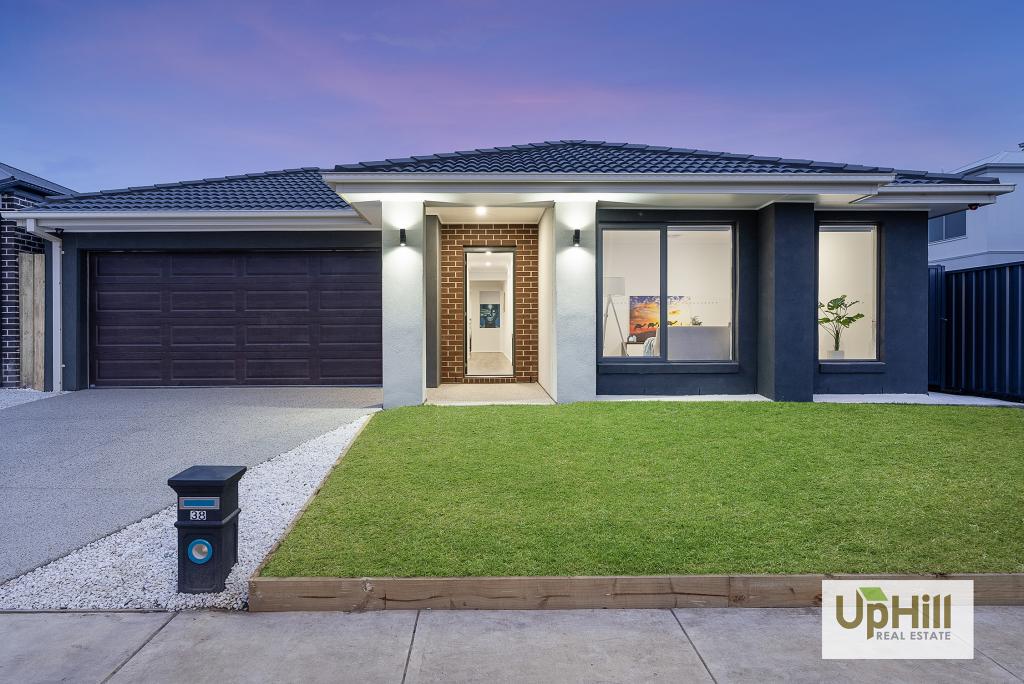 38 Borthwick Pde, Clyde North, VIC 3978