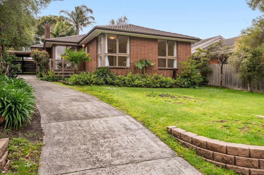 8 Raphael Cres, Frankston, VIC 3199