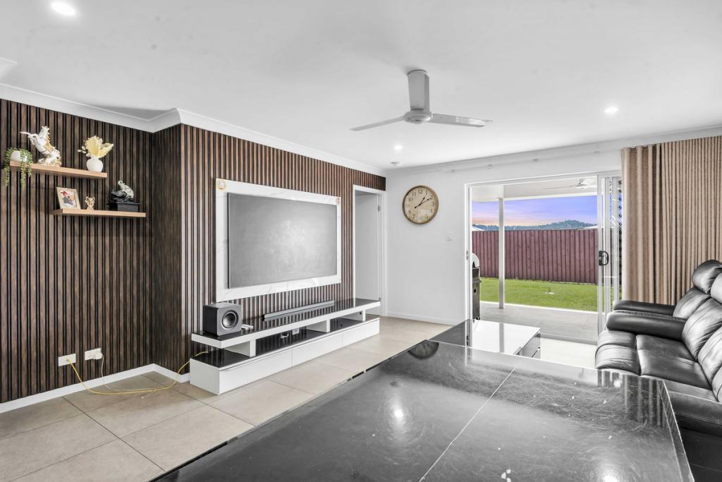 8 Lang St, White Rock, QLD 4306