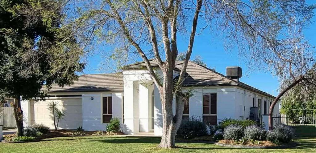 31 Bella Vista Dr, Leeton, NSW 2705