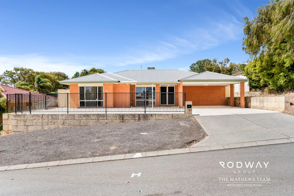 17 Parkway Gdns, Parmelia, WA 6167
