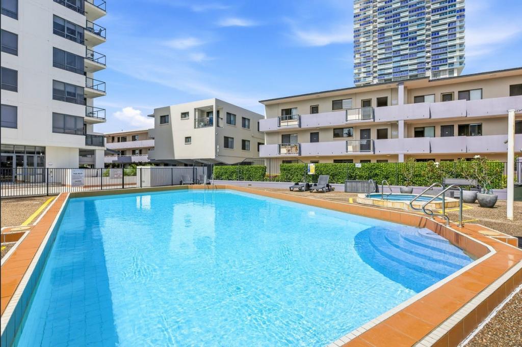 208/132 Marine Pde, Southport, QLD 4215