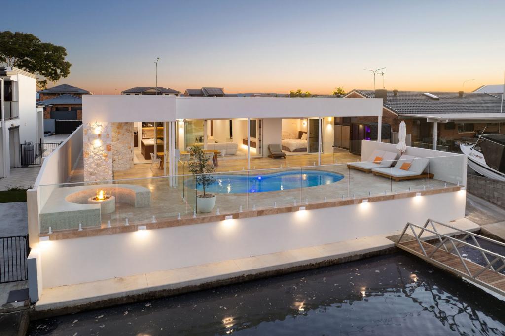 35 Oxley Dr, Paradise Point, QLD 4216