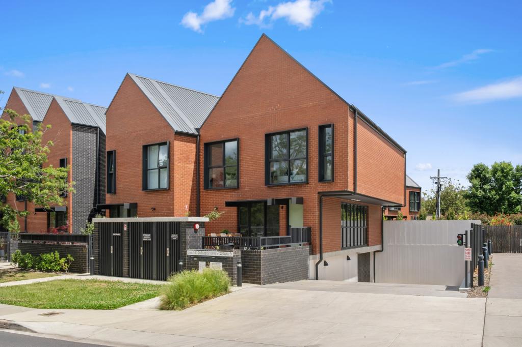 1/1 DE BURGH ST, LYNEHAM, ACT 2602