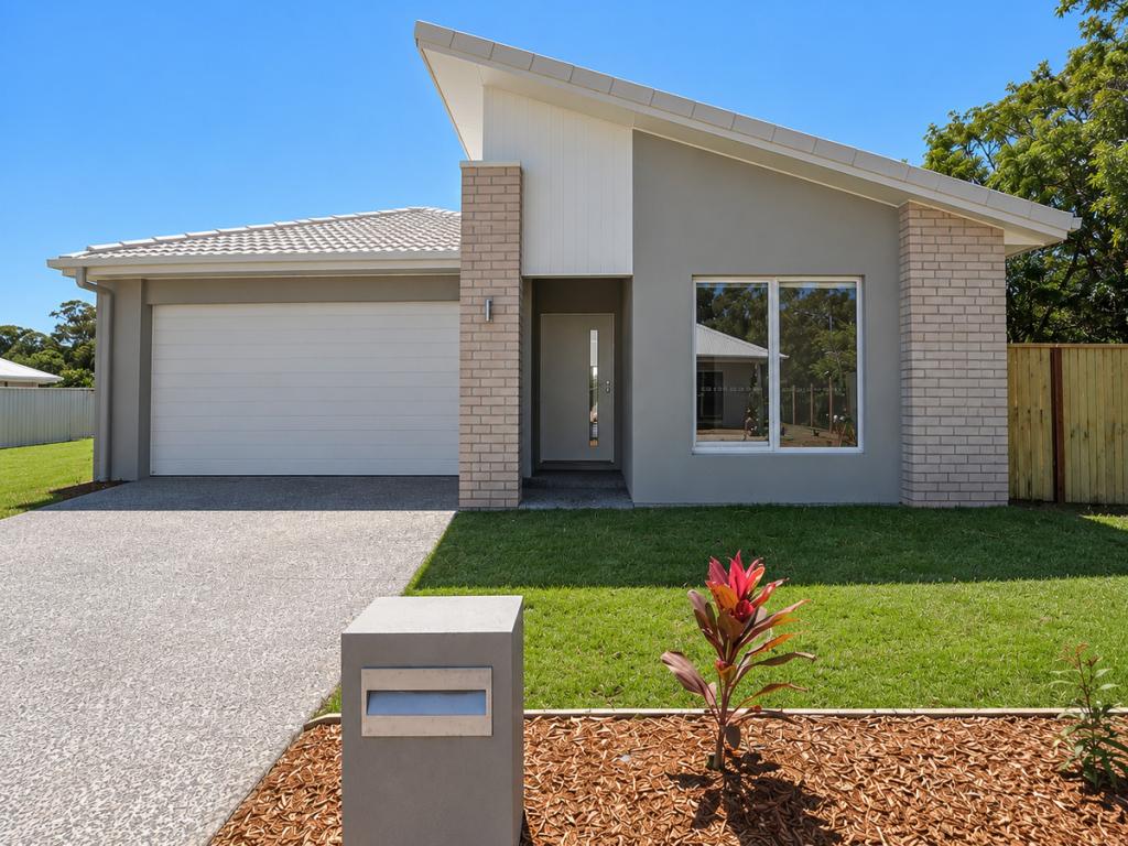 13 MALIBU WAY, TOOGOOM, QLD 4655