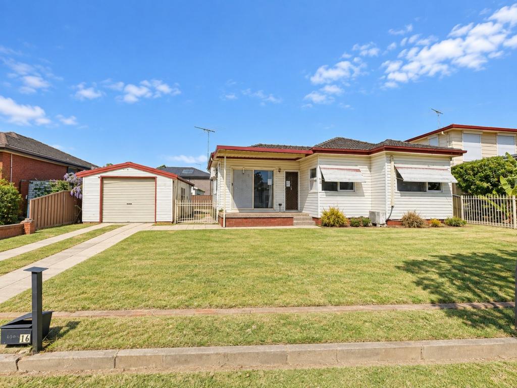 16 Kambala Cres, Fairfield West, NSW 2165