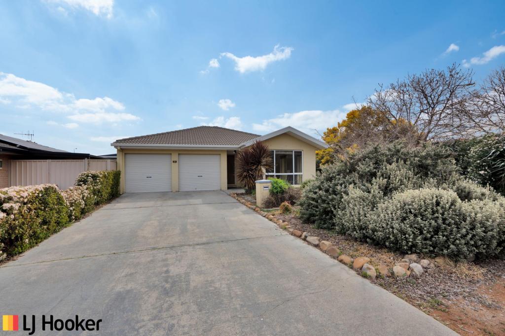 2 Hanrahan Cres, Dunlop, ACT 2615