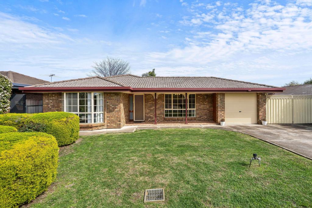 18 Tobin Cres, Woodcroft, SA 5162