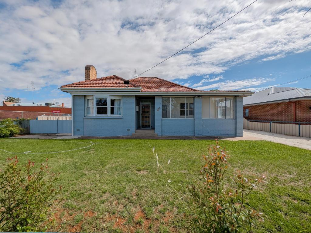 19 Muir Ave, Kerang, VIC 3579