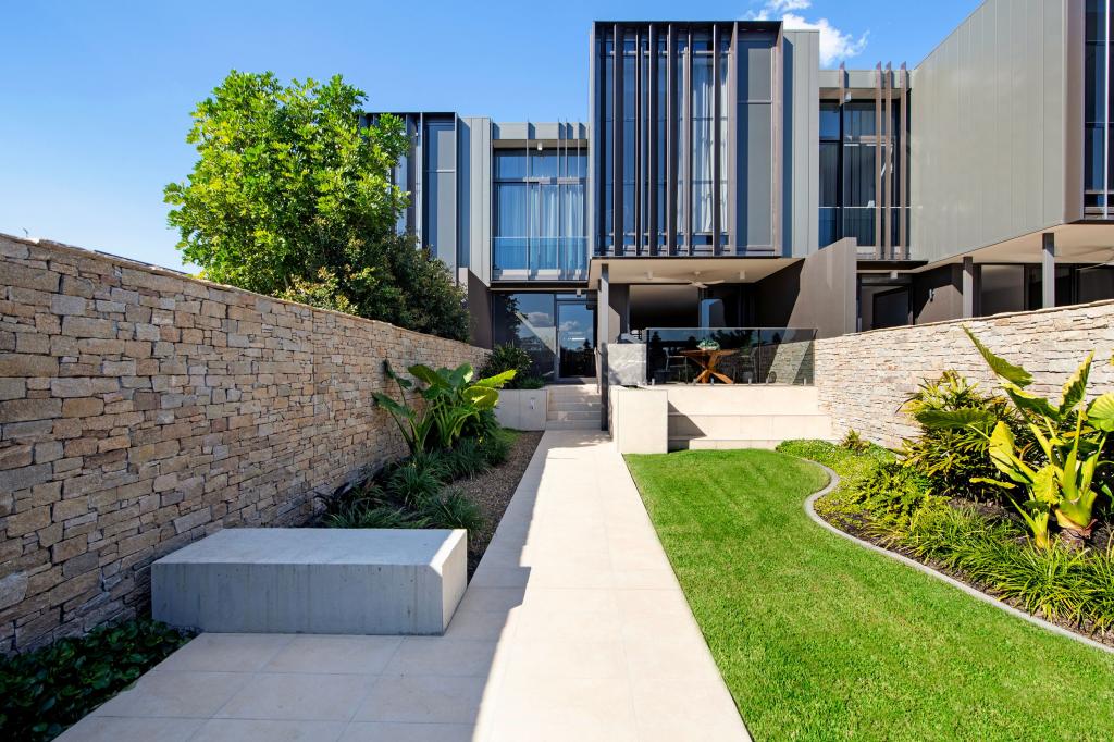 2/1 GRAND JABIRU WAY, HOPE ISLAND, QLD 4212
