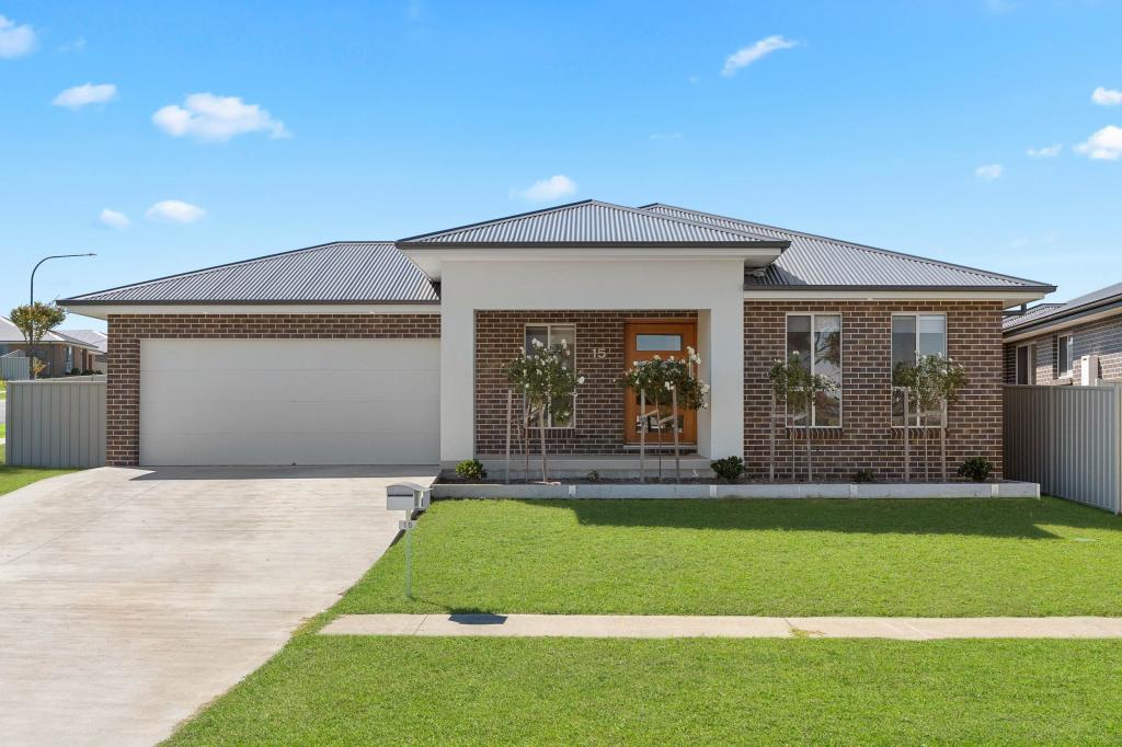 15 Quiberon Way, Goulburn, NSW 2580