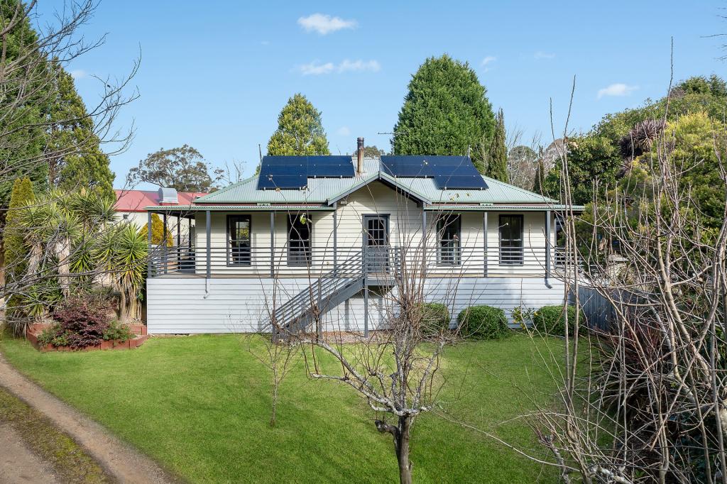 8A FOURTH AVE, KATOOMBA, NSW 2780