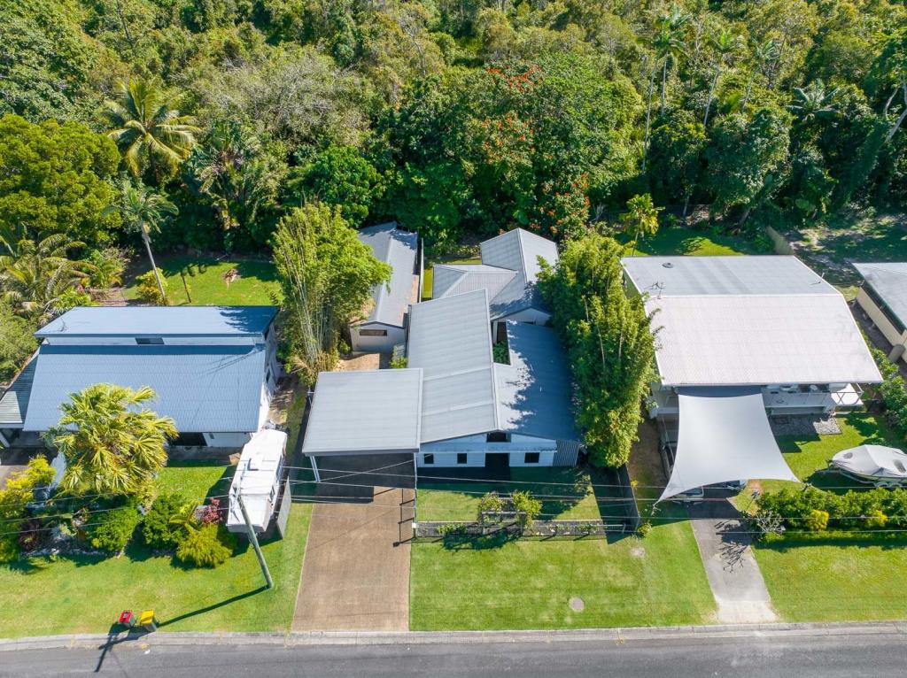 11 Holland St, Wongaling Beach, QLD 4852