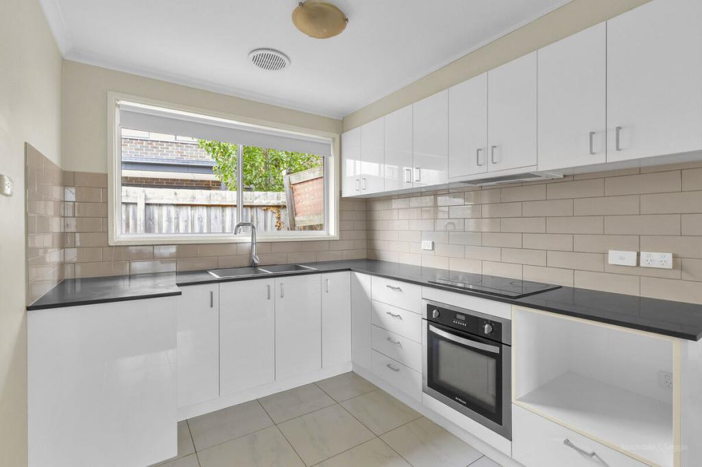 2/4 Walter St, Cranbourne, VIC 3977