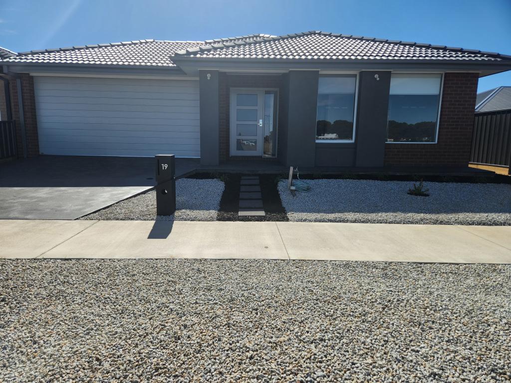 19 ROMA DR, SWAN HILL, VIC 3585