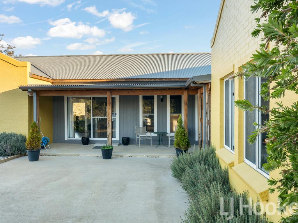 66 BANJO PATTERSON WAY, MOLONG, NSW 2866