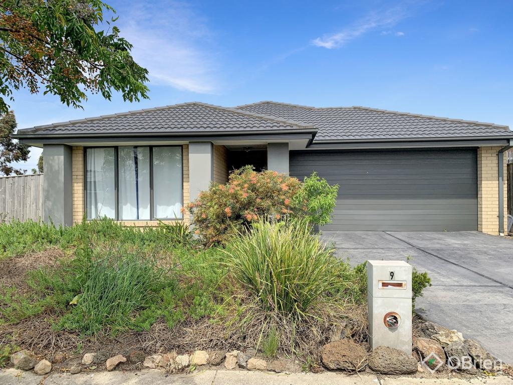 9 Malmesbury Rd, Cranbourne North, VIC 3977